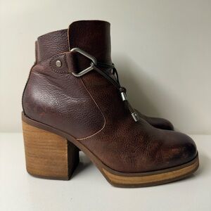 Korks Mertle Brown Pebble Leather Stacked Heel Size 7 .
3.5” heel